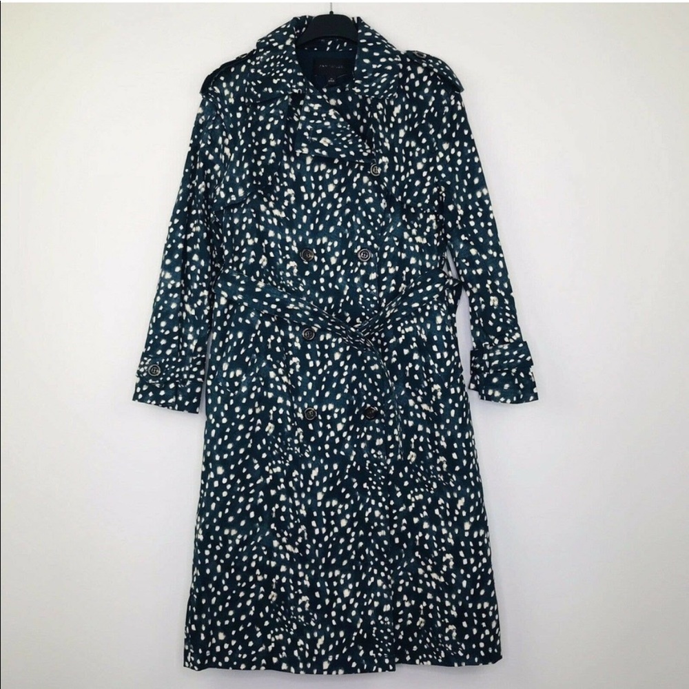 Ann Taylor trench coat. Size M. It’s like New. Worn few times. Amazing color